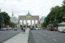 Berlin Brama a w tle ratusz i wieża telewizyjna
