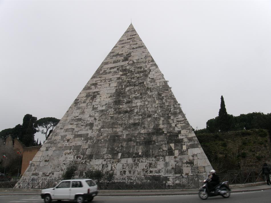 Rzym - Piramida Caiusa Cestiusza