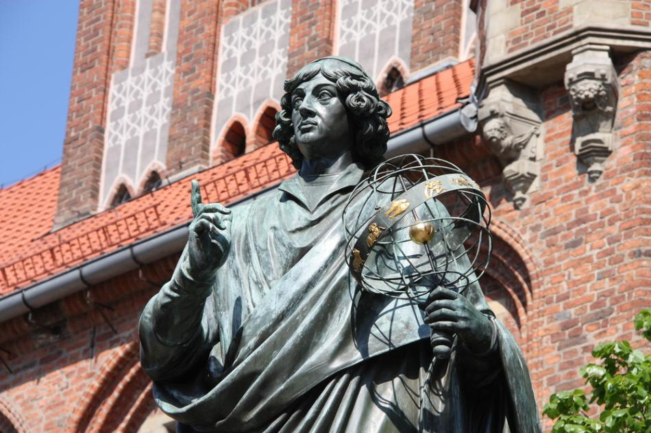 Toruń - Pomnik Kopernika przed ratuszem
