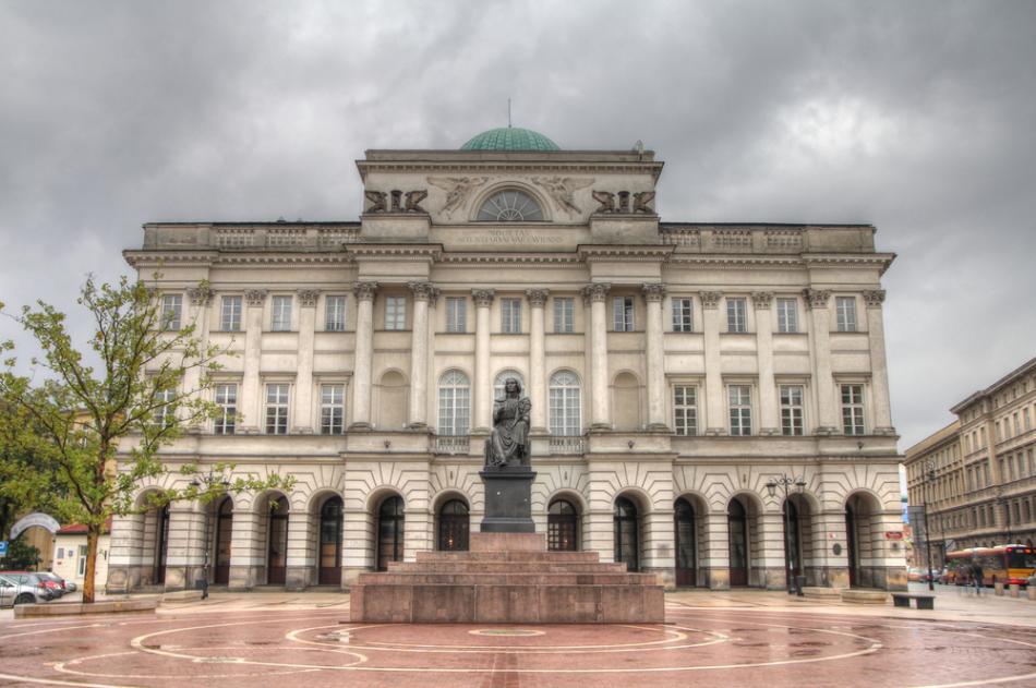 Warszawa - Pomnik Kopernika przed Polską Akademią Nauk