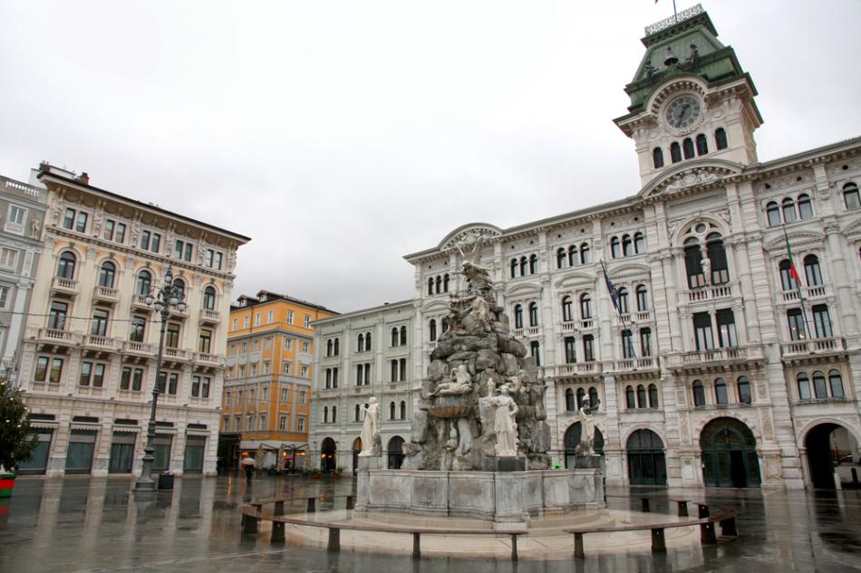 Triest - Piazza dell Unita dItalia w Trieście