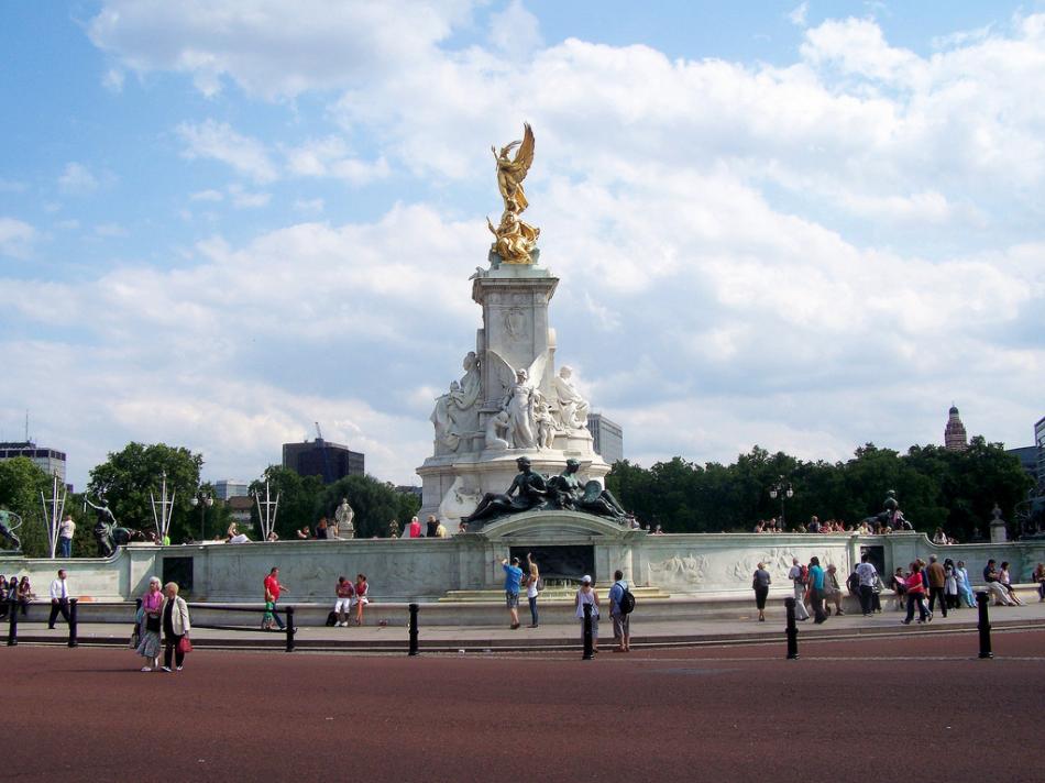 Londyn - Pomnik przed pałacem Buckingham