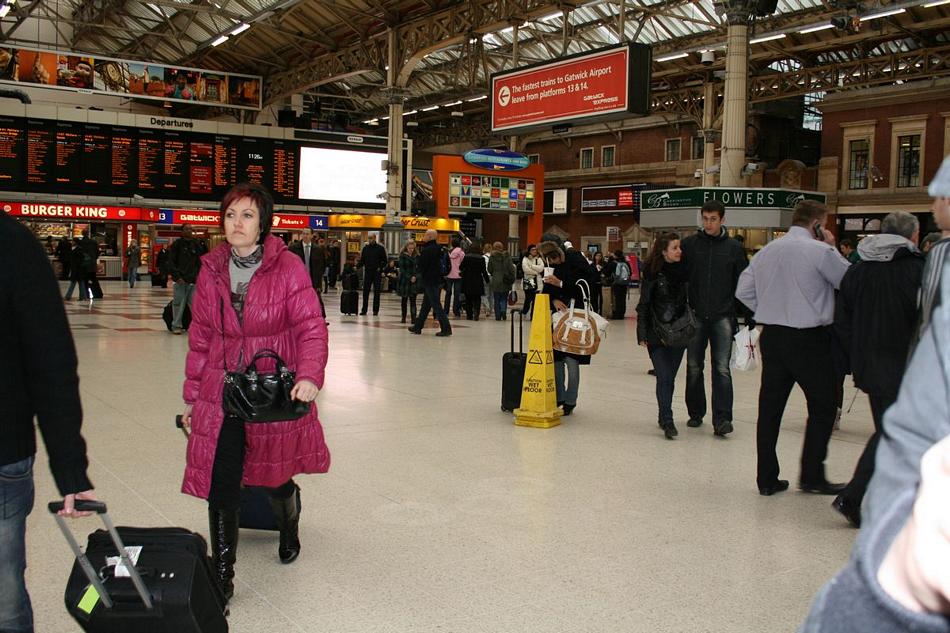 Londyn - Londyn, Victoria Station - największa stacja kolejowa w Londynie