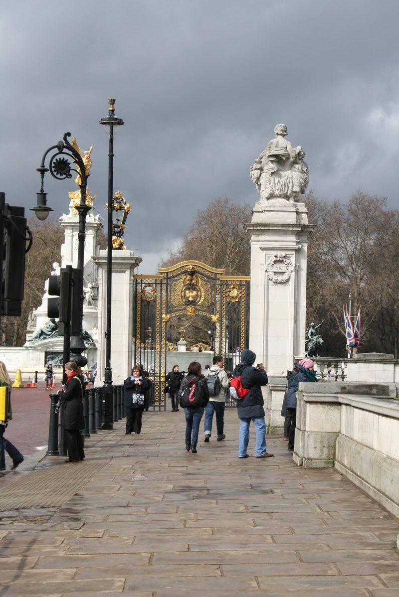 Londyn - Londyn, wejście do St. James's Park od strony Buckingham Palace