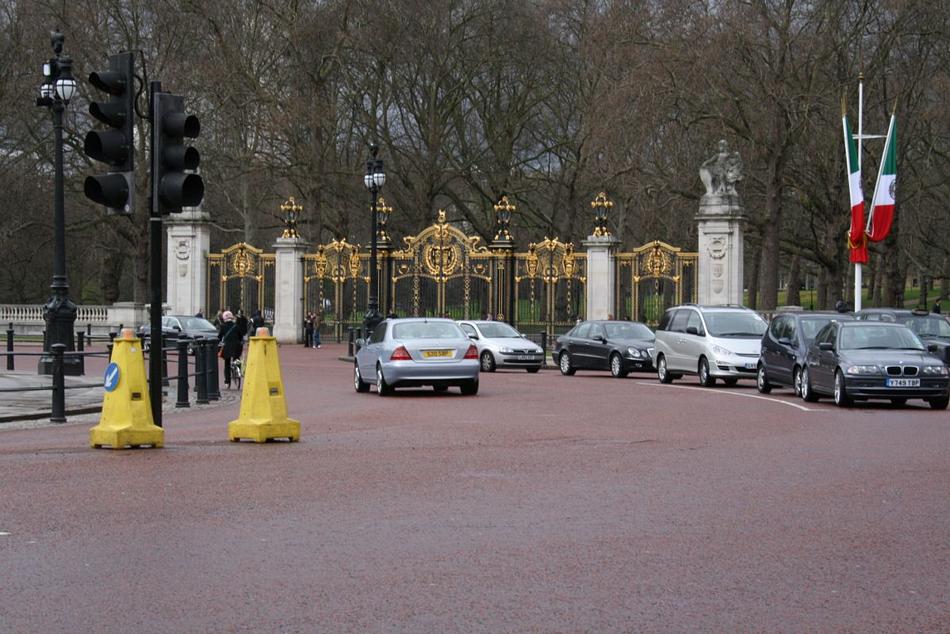 Londyn - Londyn, wejście do St. James's Park od strony pałacu Buckingham