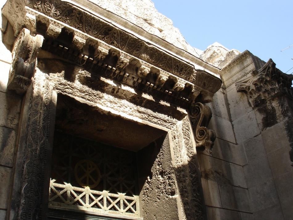 Split - Wejście do świątynii