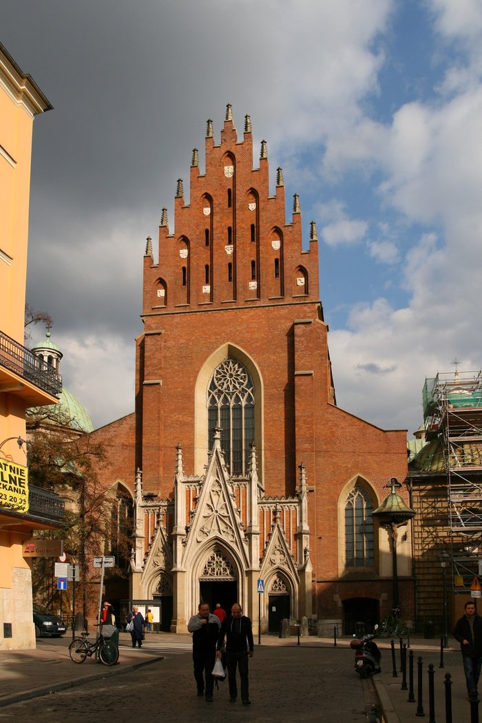 Krakw - We wnętrzu kościoła znajduje się 10 kaplic