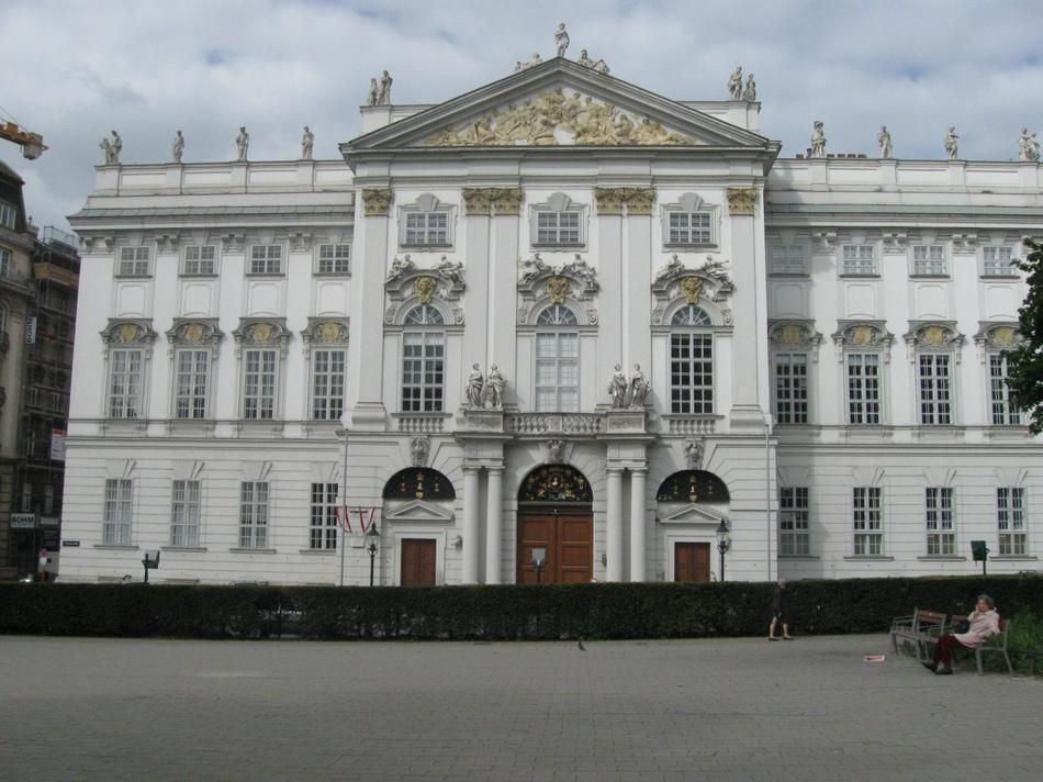 Wiedeń - Wiedeń barokowy pałac należący do rodziny Trautson
