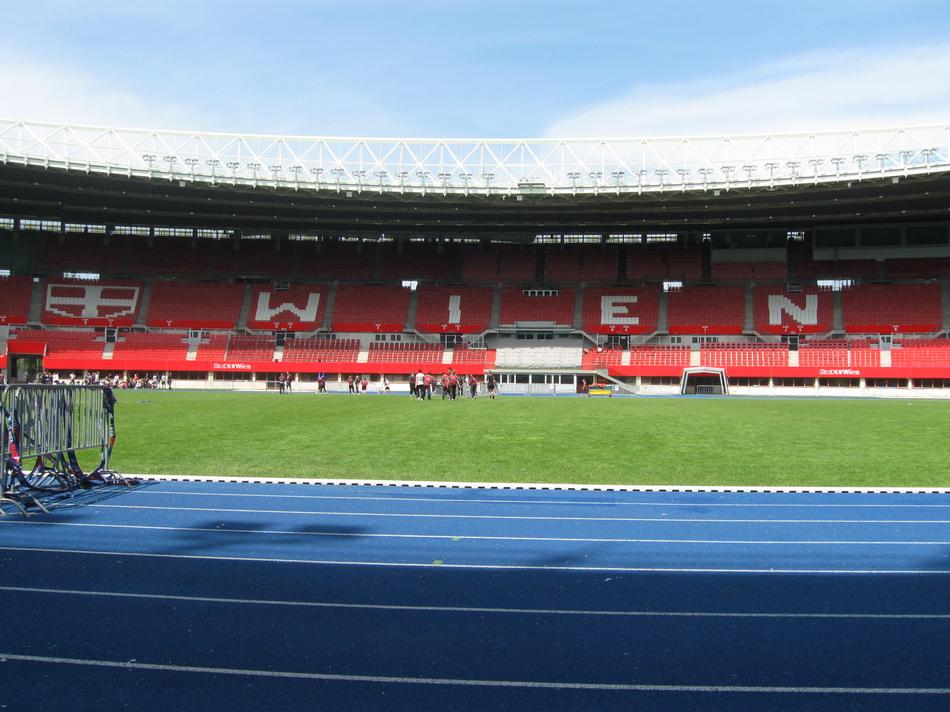 Wiedeń - Ernst-Happel-Stadion narodowy stadion Austrii nazwany imieniem słynnego austriackiego piłkarza i trenera Ernsta Happela.